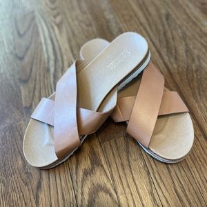 Catherine Malandrino | Tan Crossover Slide Sandals EUC size 8.5